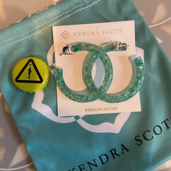 NWT Kendra Scott Sterling Silver & Green Onyx Hoop Earrings with Drawstring Bag - Picture 3 of 3